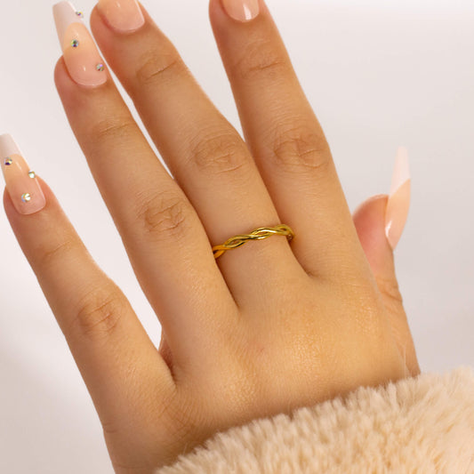 Dainty Twist Ring